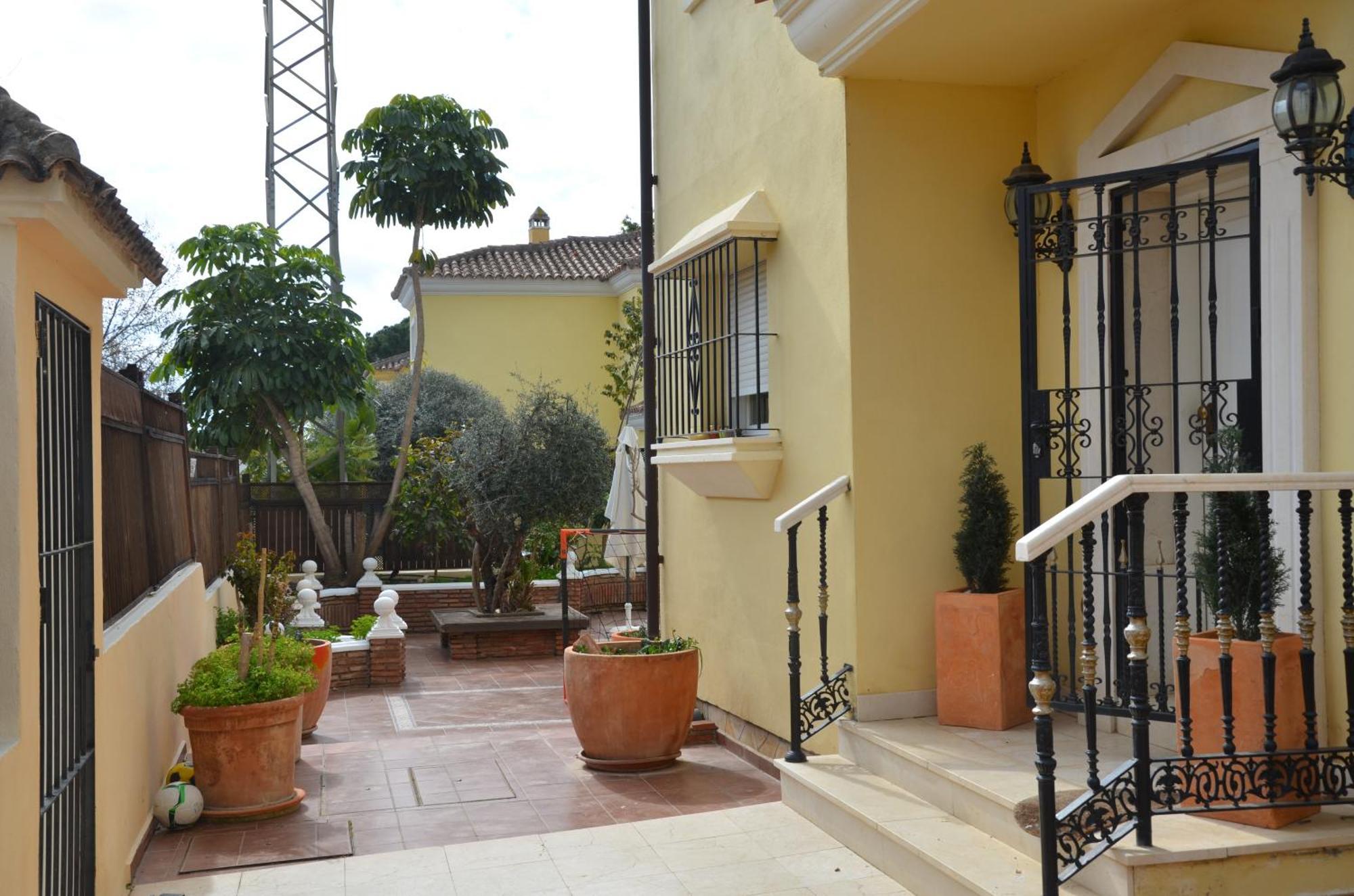 Nancy Villa *